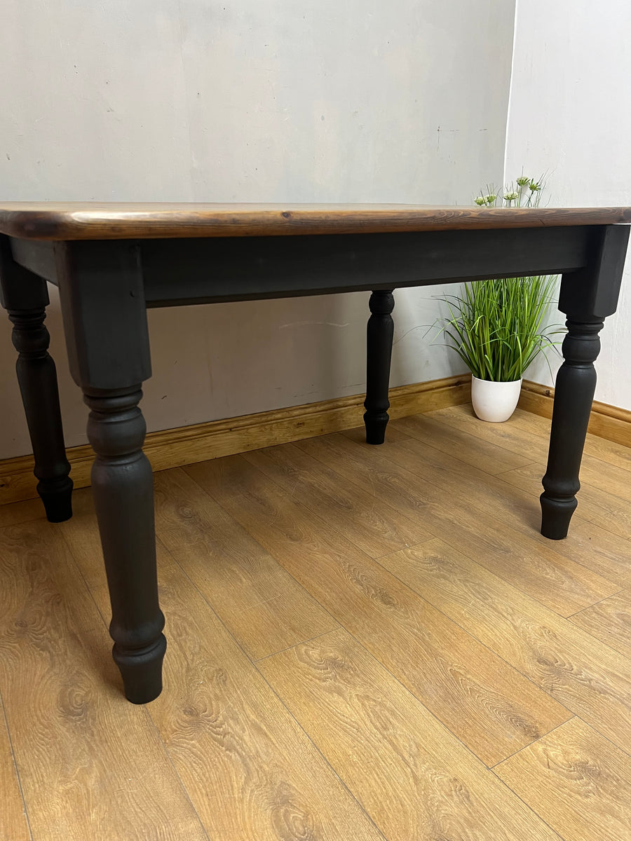 Vintage Farmhouse Style Pine Dining Table Black Base (SKU018)