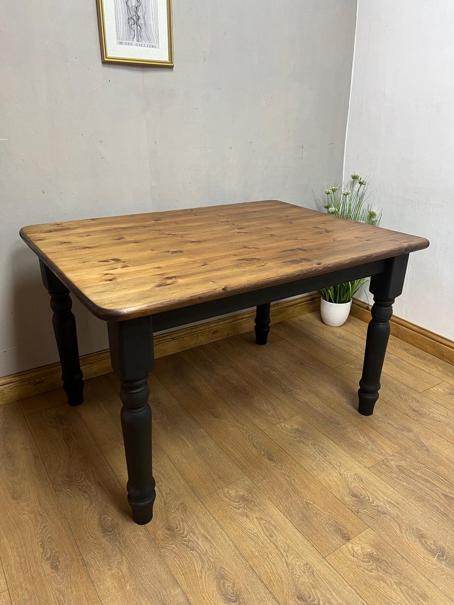 Vintage Farmhouse Style Pine Dining Table Black Base (SKU018)