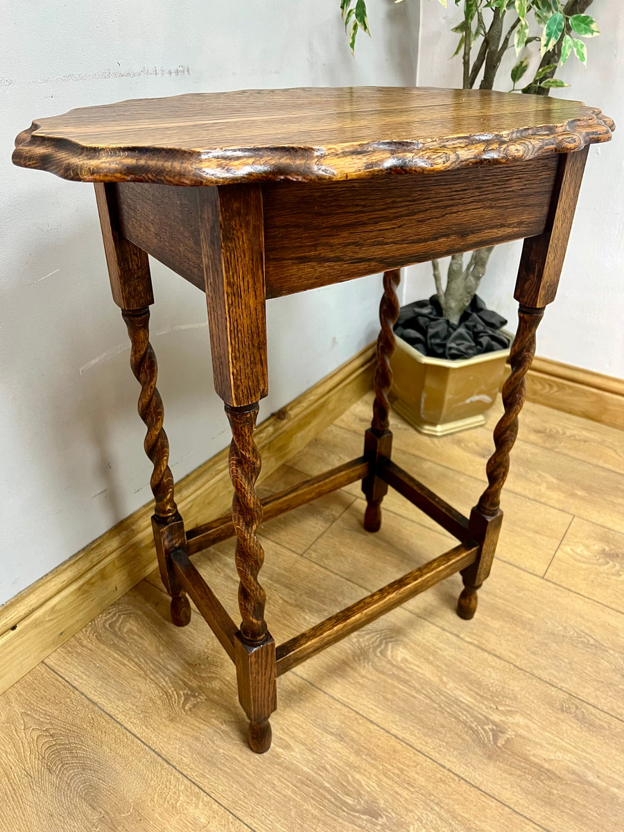 Antique Oak Scalloped Edge Oval Side Table (SKU89)