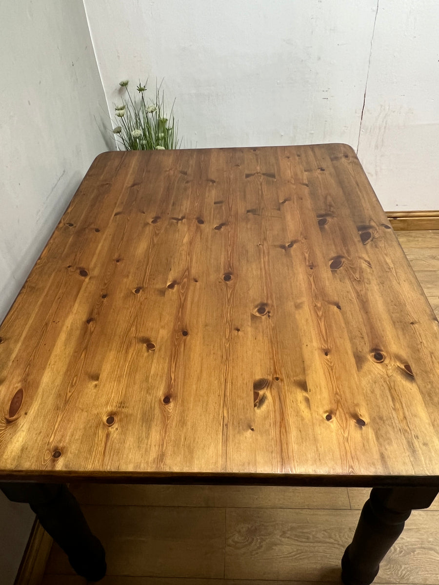 Vintage Farmhouse Style Pine Dining Table Black Base (SKU018)